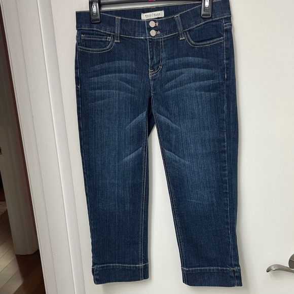 32. WHBM NOIR Cropped Denim Jeans, Sz 2, 99% cotton 1% Spandex, Distressed Marks - Picture 3 of 12